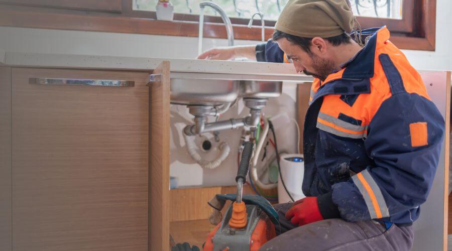 Expert burst pipe repair services in Minnie, KY